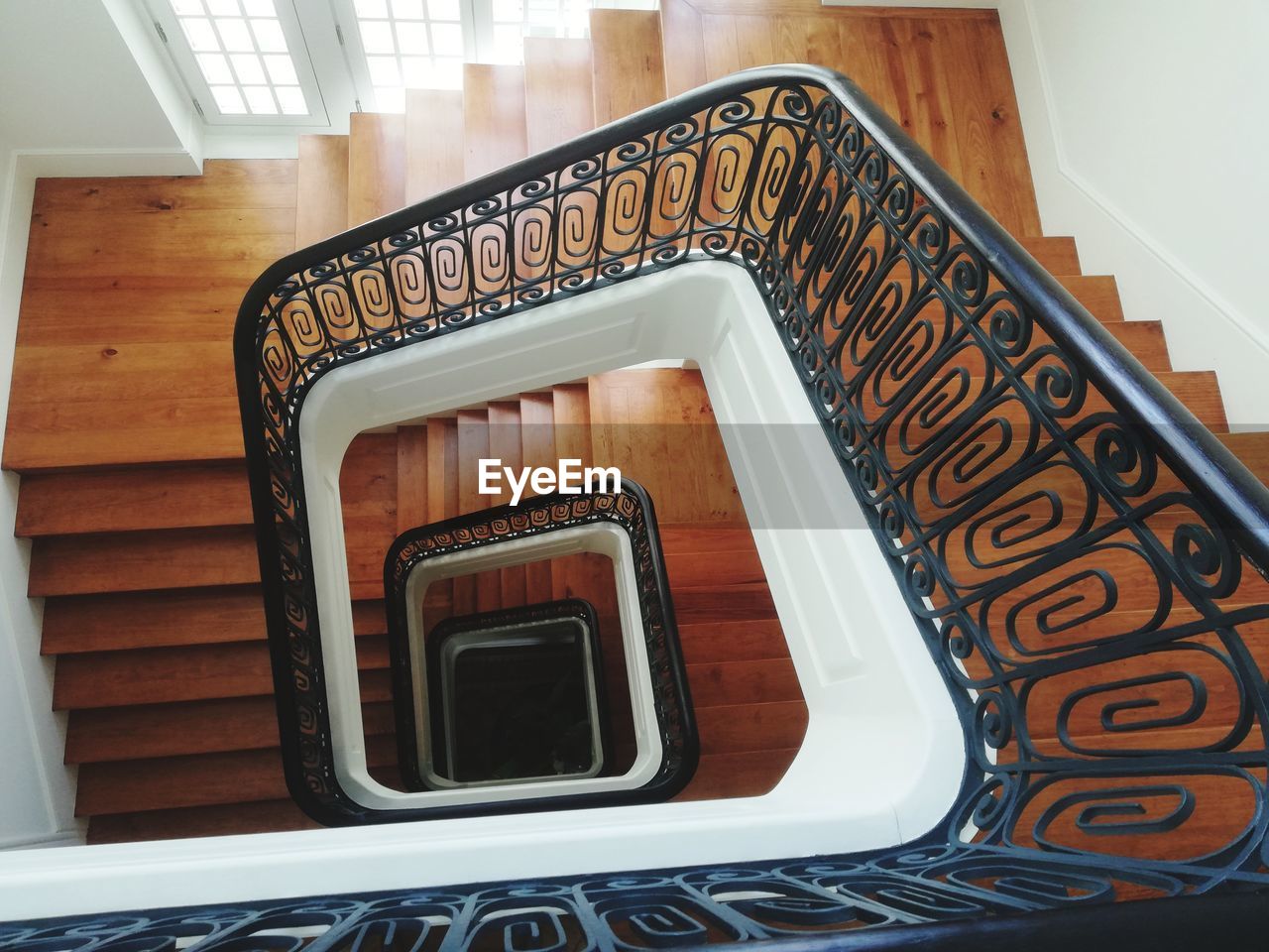 DIRECTLY ABOVE SHOT OF SPIRAL STAIRCASE OF BUILDING