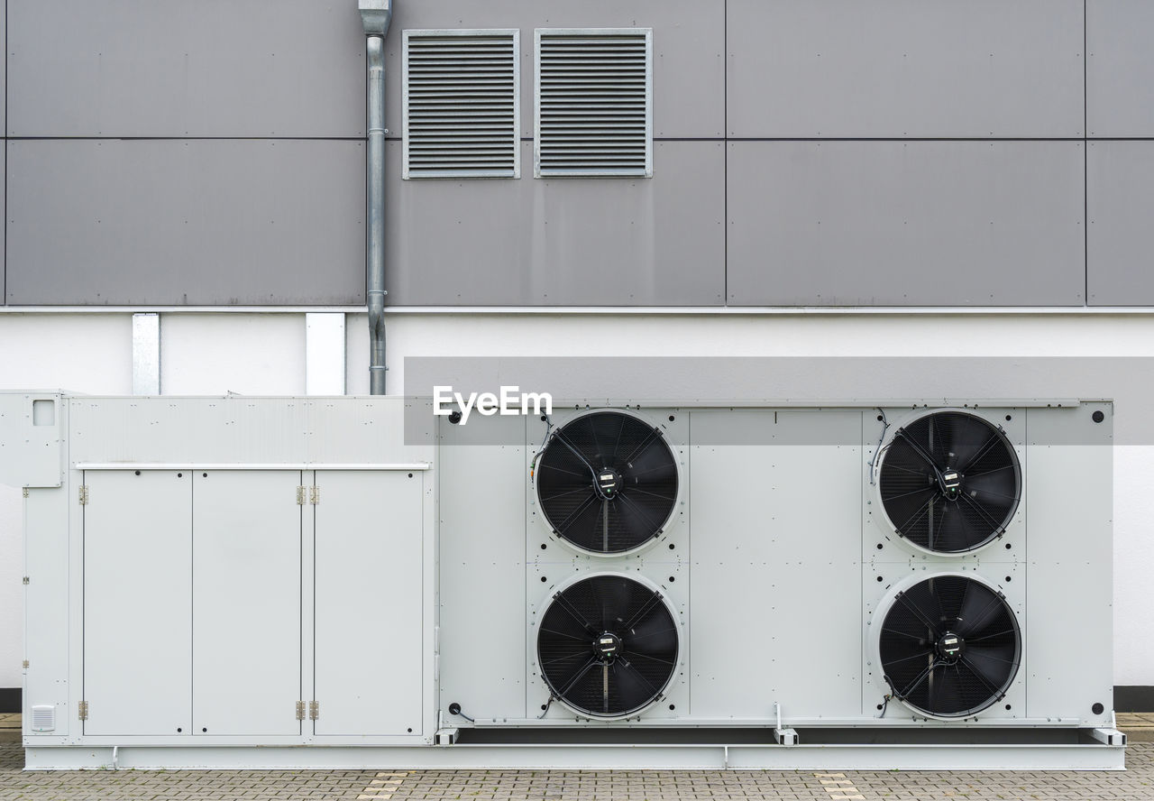 Air conditioning with fans and ventilation