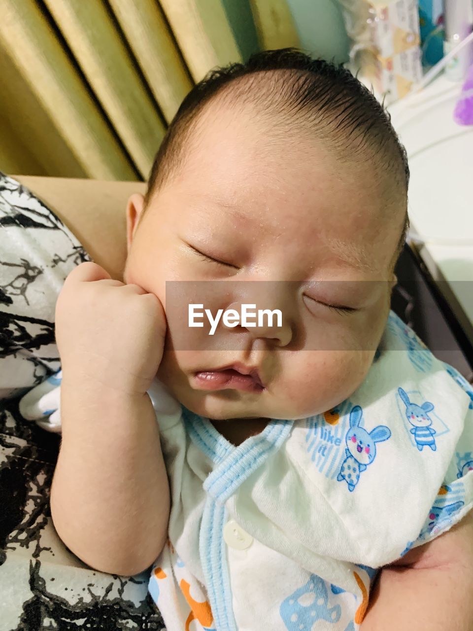 CLOSE-UP PORTRAIT OF A BABY BOY SLEEPING