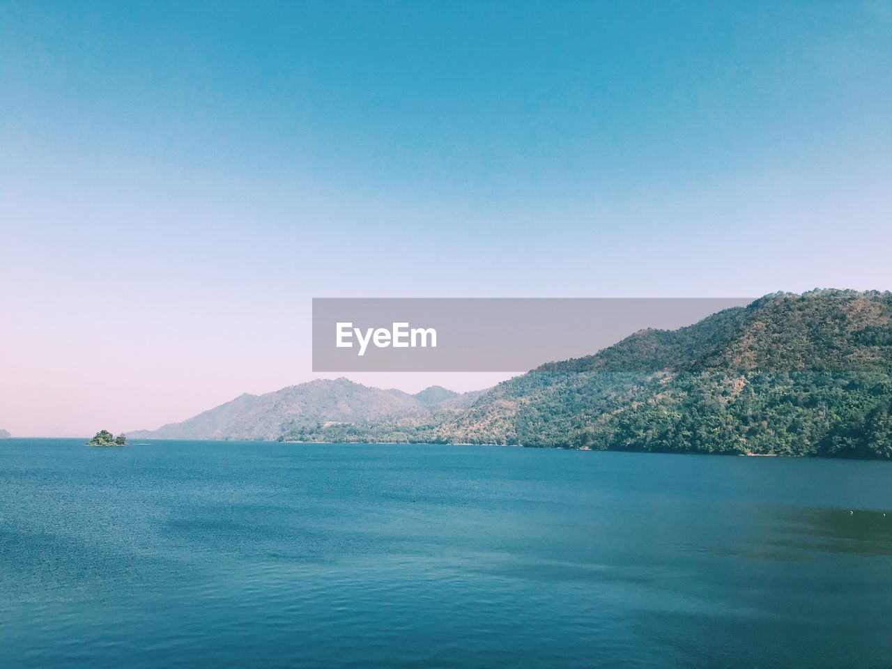 SCENIC VIEW OF SEA AGAINST BLUE SKY