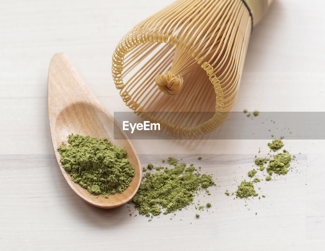 HIGH ANGLE VIEW OF RICE ON TABLE