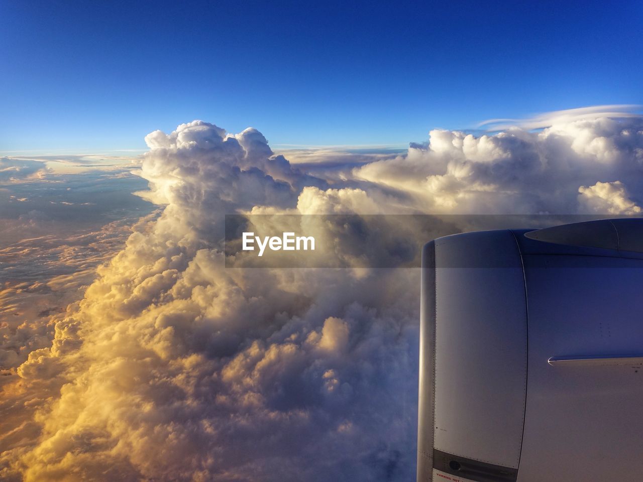 AERIAL VIEW OF CLOUDSCAPE AGAINST SKY