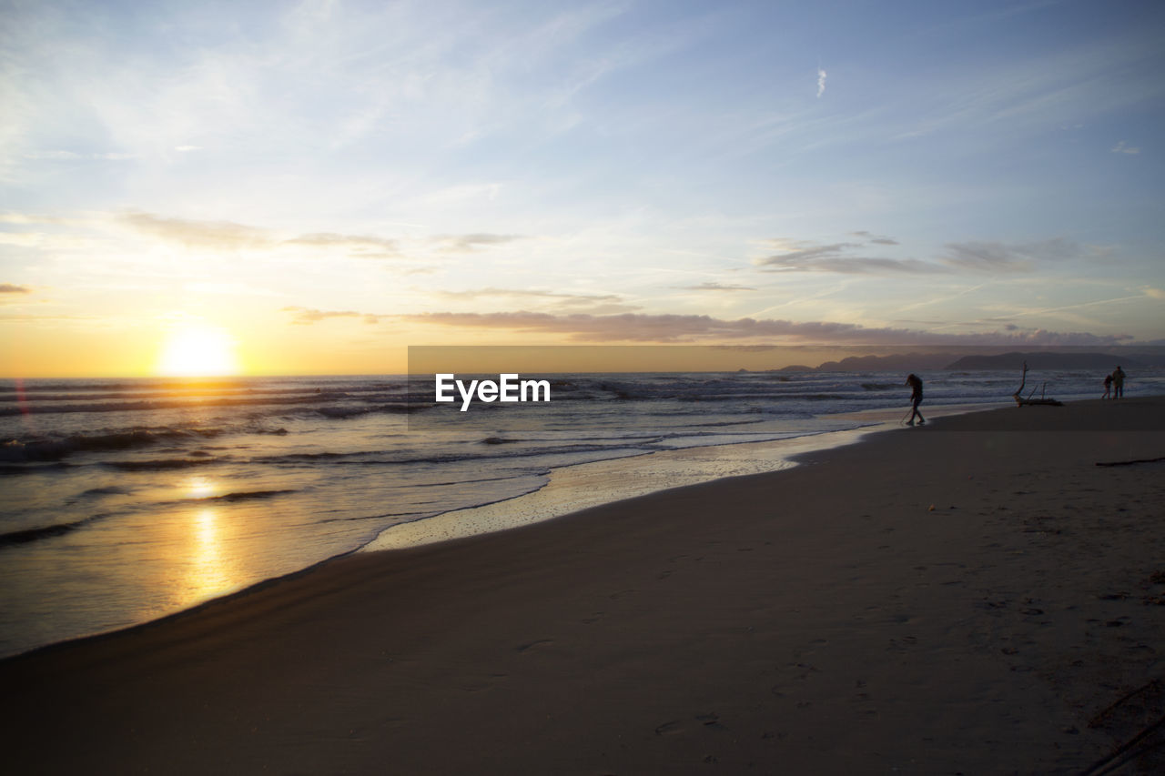 SCENIC VIEW OF SUNSET OVER SEA