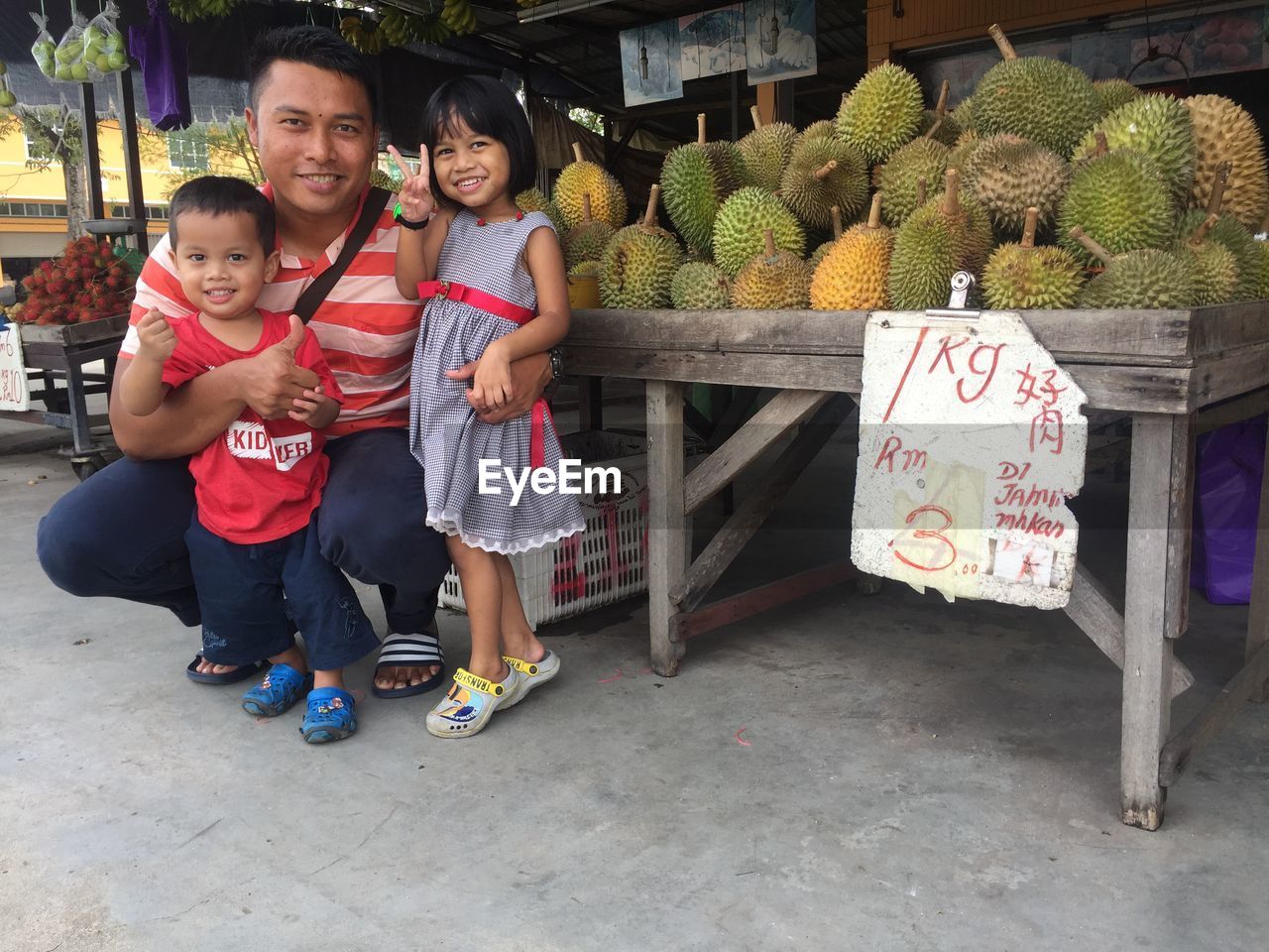 PORTRAIT OF HAPPY GIRL STANDING AT MARKET