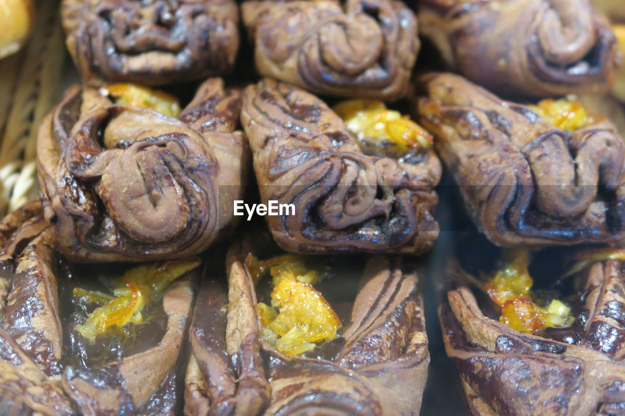 FULL FRAME SHOT OF ROASTED FOOD