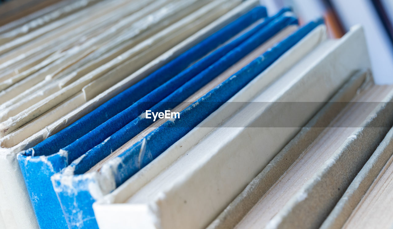 HIGH ANGLE VIEW OF BLUE PIANO