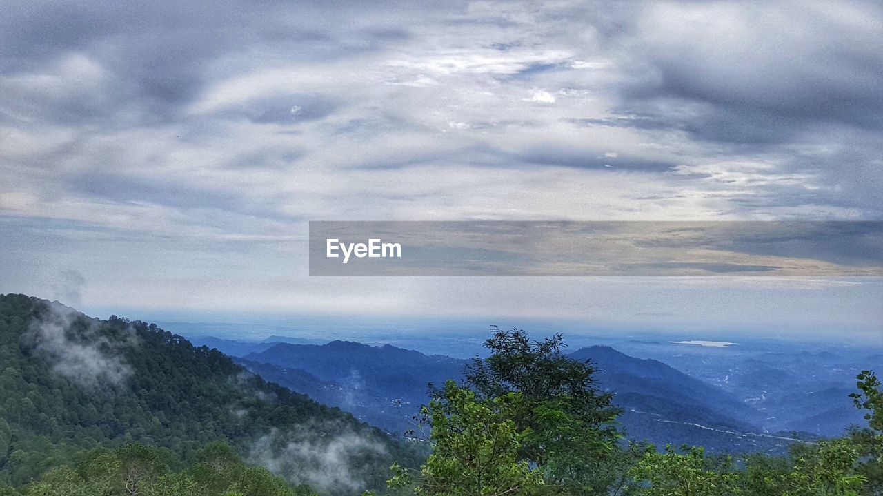 SCENIC VIEW OF MOUNTAIN AGAINST SKY