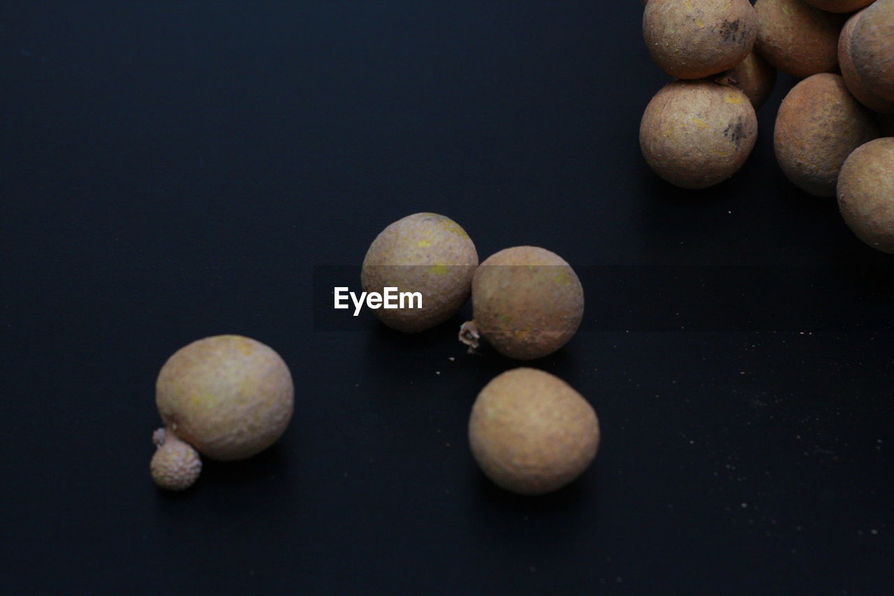 CLOSE-UP OF EGGS ON TABLE