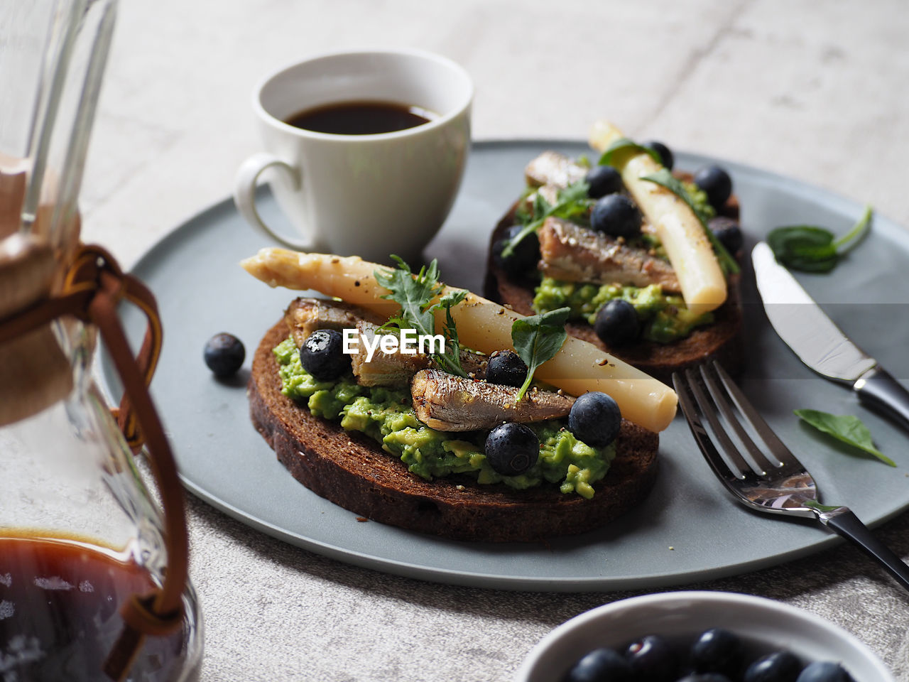 HIGH ANGLE VIEW OF BREAKFAST IN PLATE