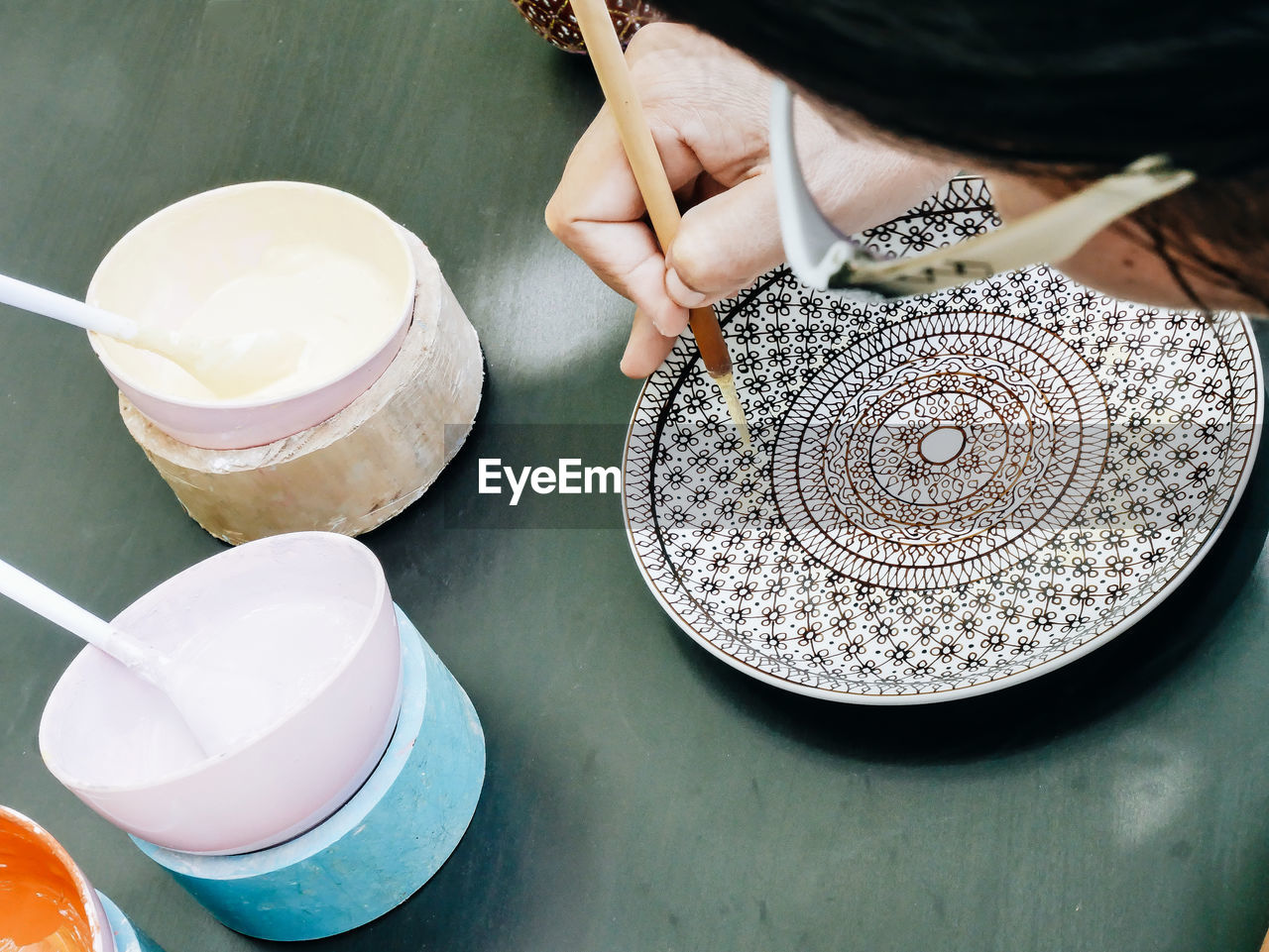 HIGH ANGLE VIEW OF WOMAN HOLDING BOWL OF TABLE