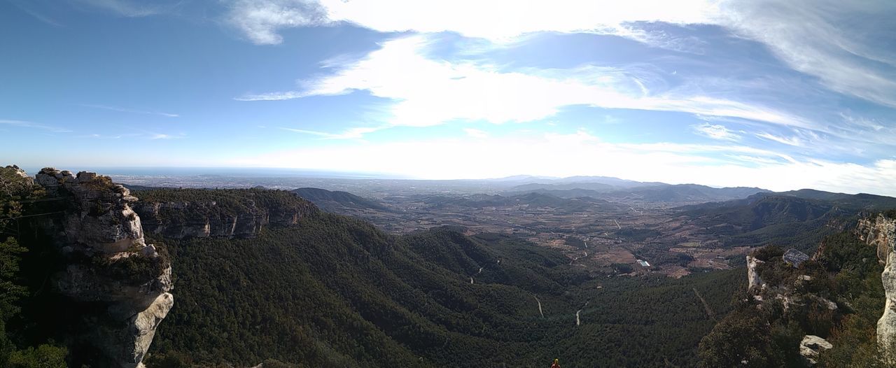 SCENIC VIEW OF MOUNTAIN RANGE AGAINST CLOUDY SKY