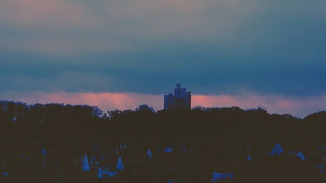 VIEW OF BUILT STRUCTURES AGAINST CLOUDY SKY