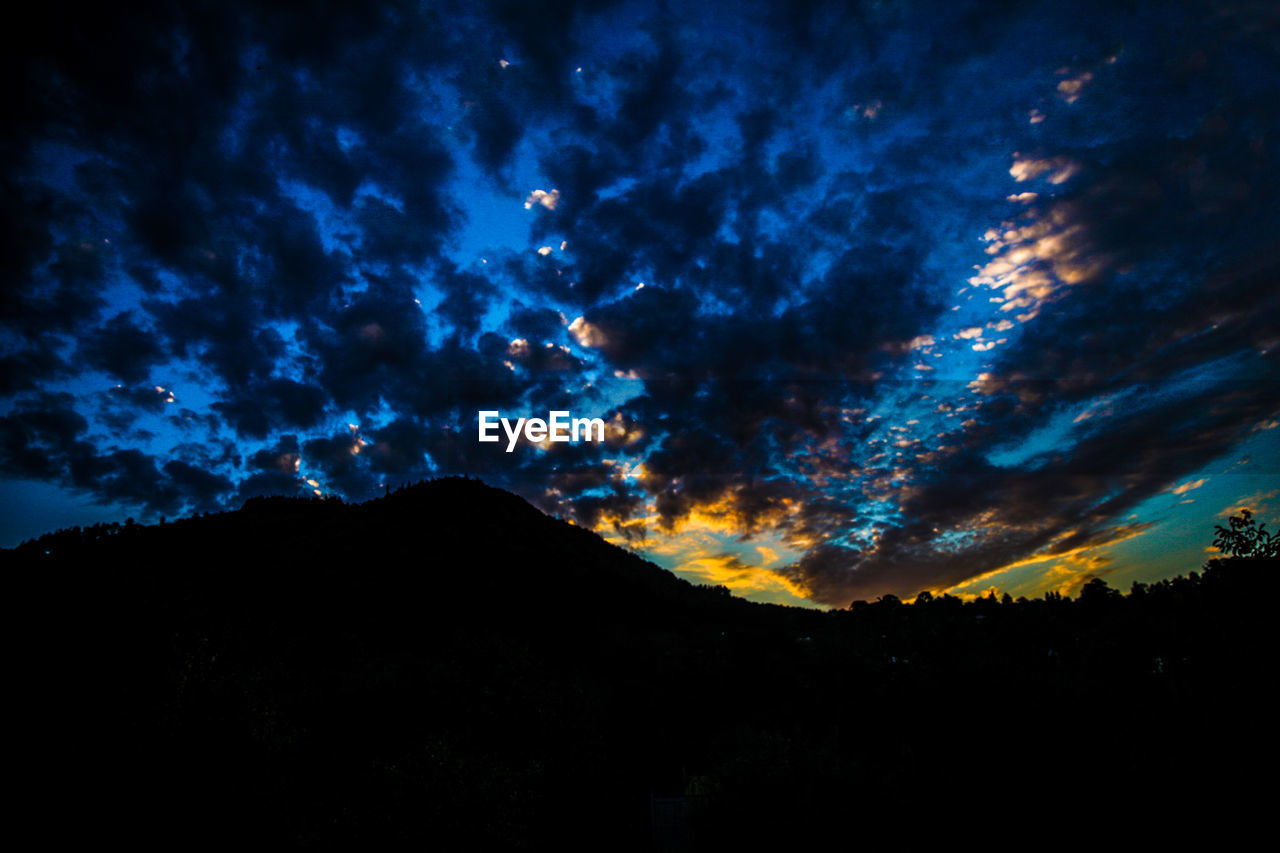 SILHOUETTE LANDSCAPE AGAINST SKY AT NIGHT