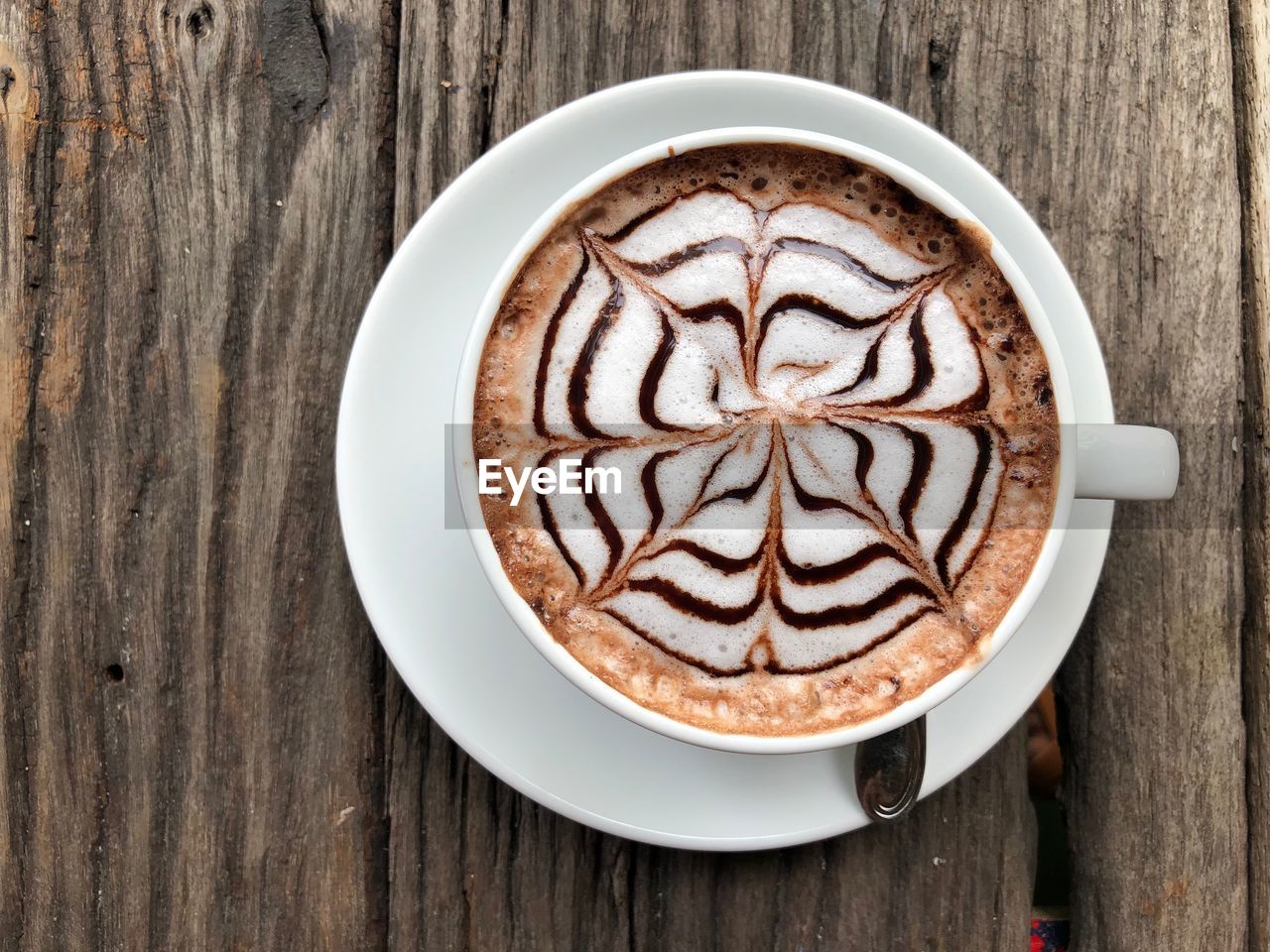 DIRECTLY ABOVE SHOT OF COFFEE CUP ON TABLE