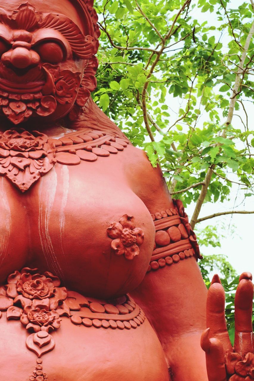 CLOSE-UP OF SCULPTURE