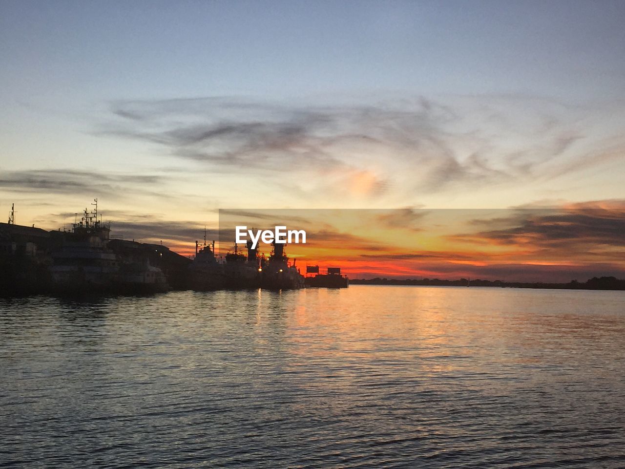 VIEW OF SEA AT SUNSET