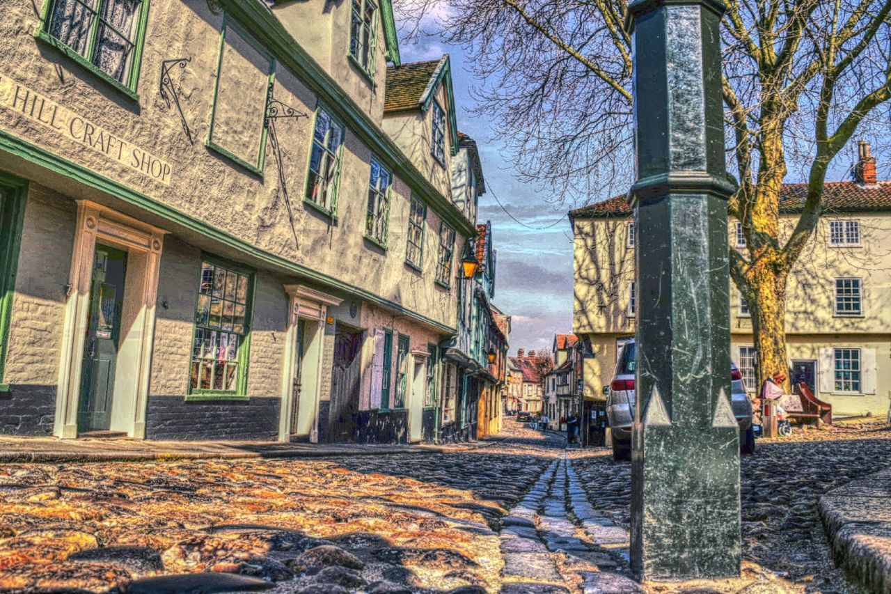 BUILDINGS IN CITY AGAINST SKY