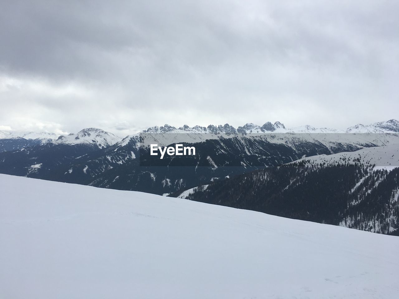 SNOWCAPPED MOUNTAINS AGAINST SKY