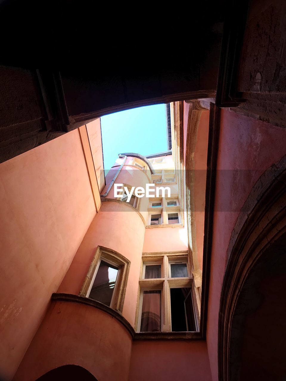 LOW ANGLE VIEW OF BUILDING WITH WINDOWS