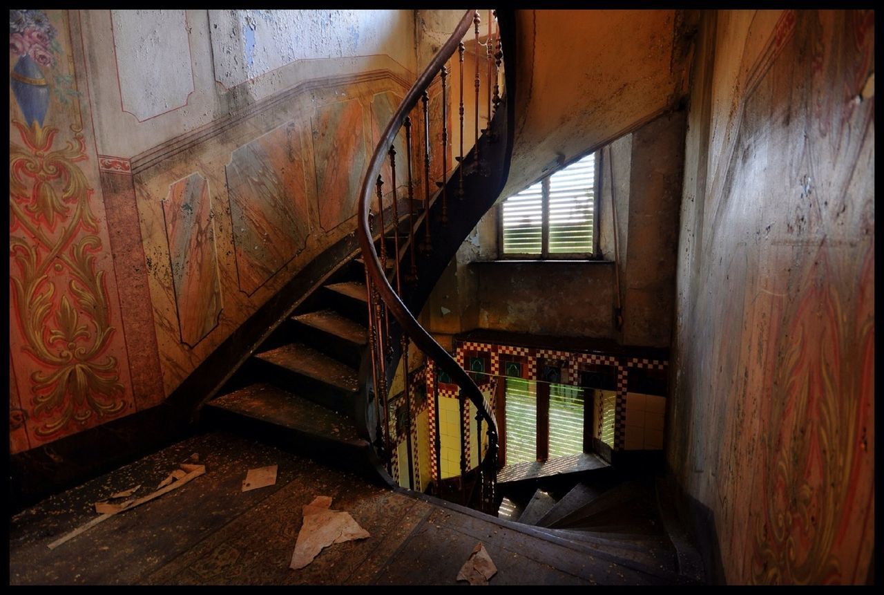 INTERIOR OF ABANDONED BUILDING