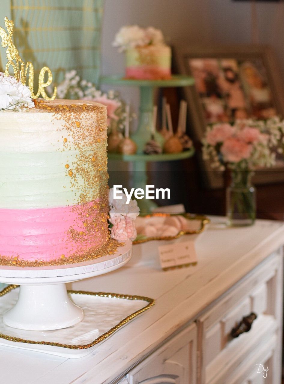 CLOSE-UP OF CAKE IN PLATE