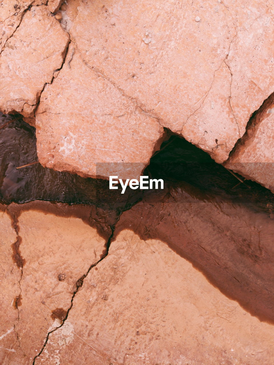 FULL FRAME SHOT OF ROCK FORMATION