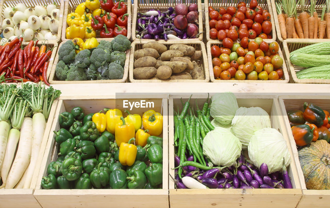 VARIOUS FRUITS IN MARKET