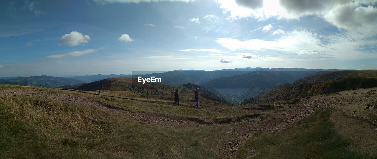 PANORAMIC VIEW OF MOUNTAINS AGAINST SKY