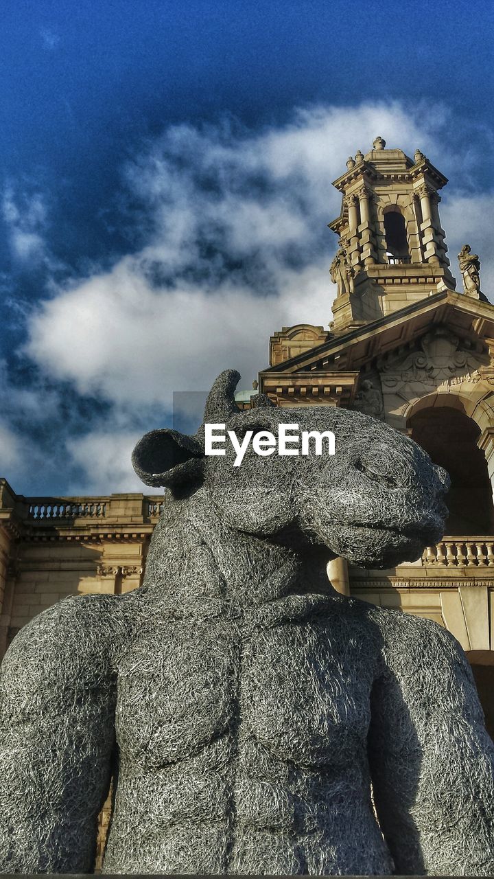 LOW ANGLE VIEW OF STATUE OF BUILDING