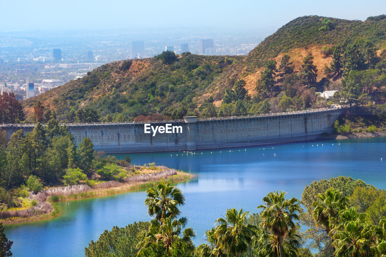 HIGH ANGLE VIEW OF DAM AGAINST SKY