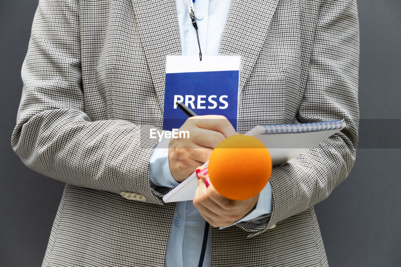 CLOSE-UP OF A MAN HOLDING A CAMERA