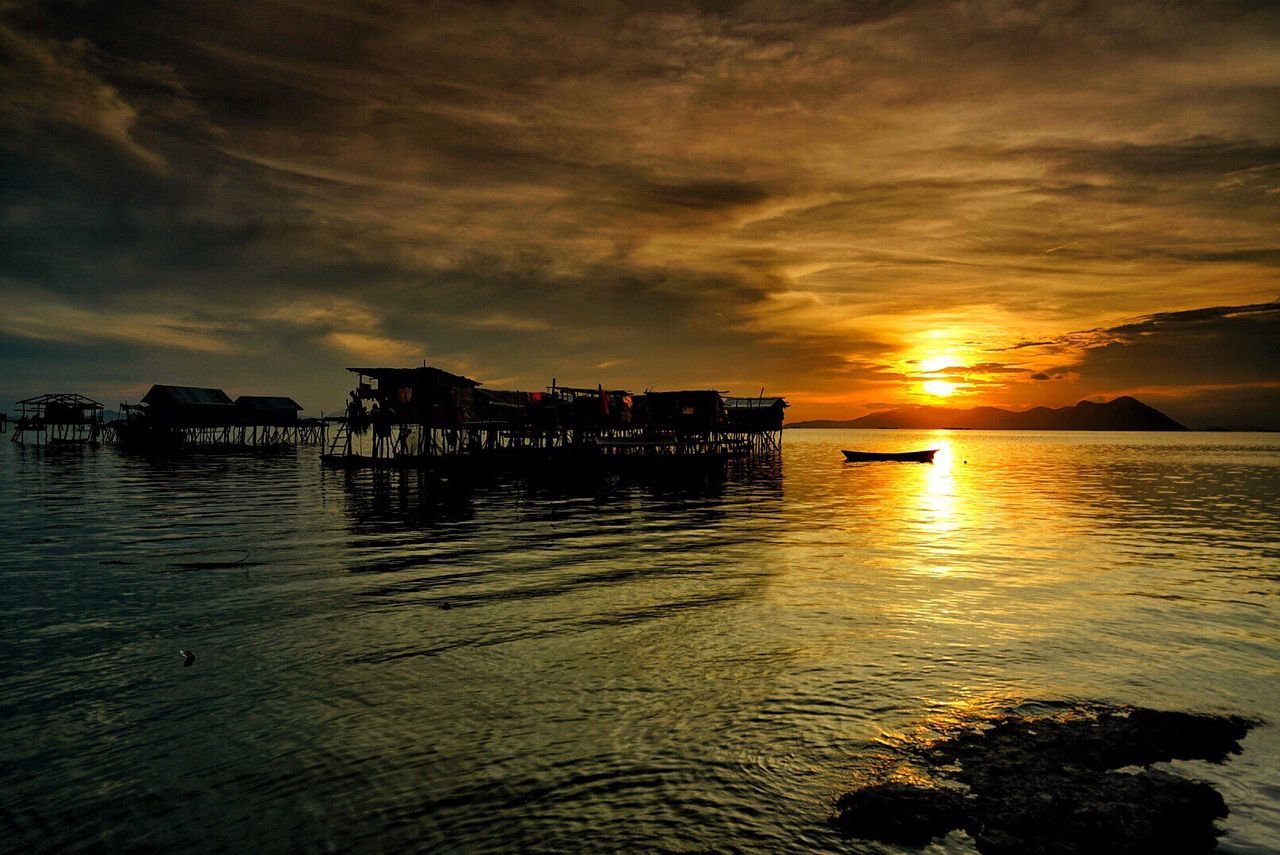 SCENIC VIEW OF SEA AGAINST SUNSET SKY