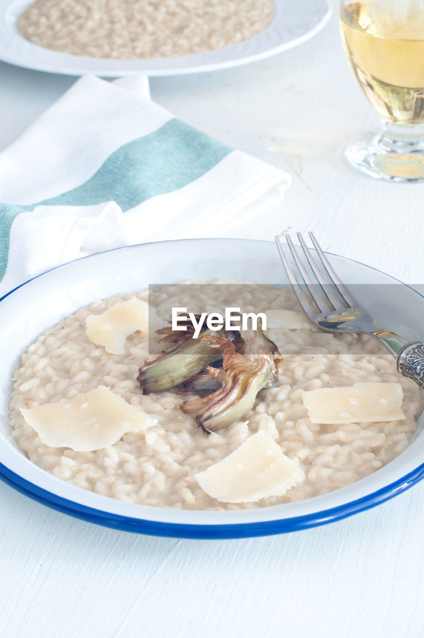 HIGH ANGLE VIEW OF BREAKFAST IN PLATE