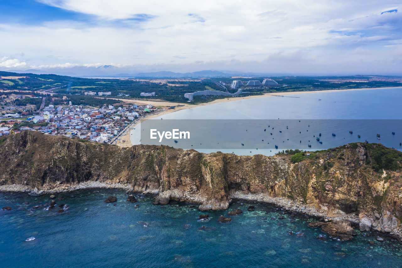 PANORAMIC VIEW OF SEA AGAINST SKY