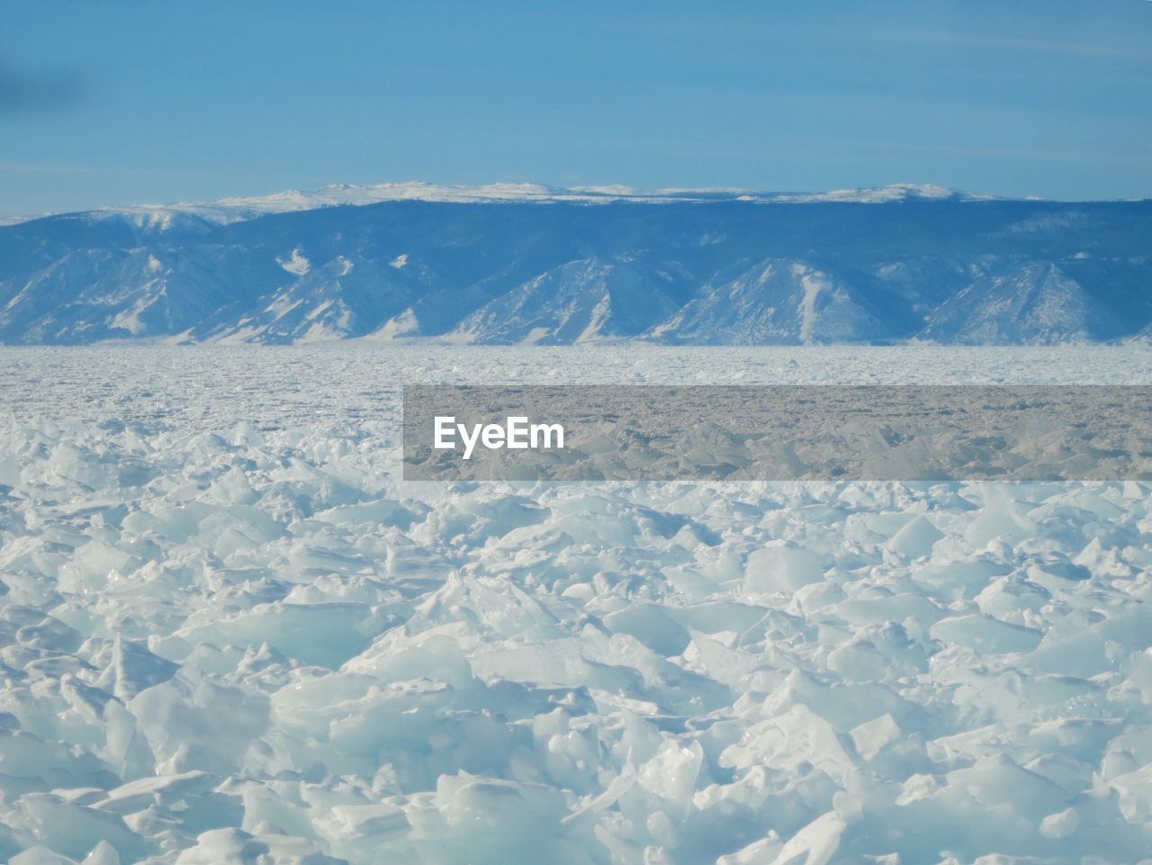 SNOW COVERED MOUNTAIN AGAINST SKY