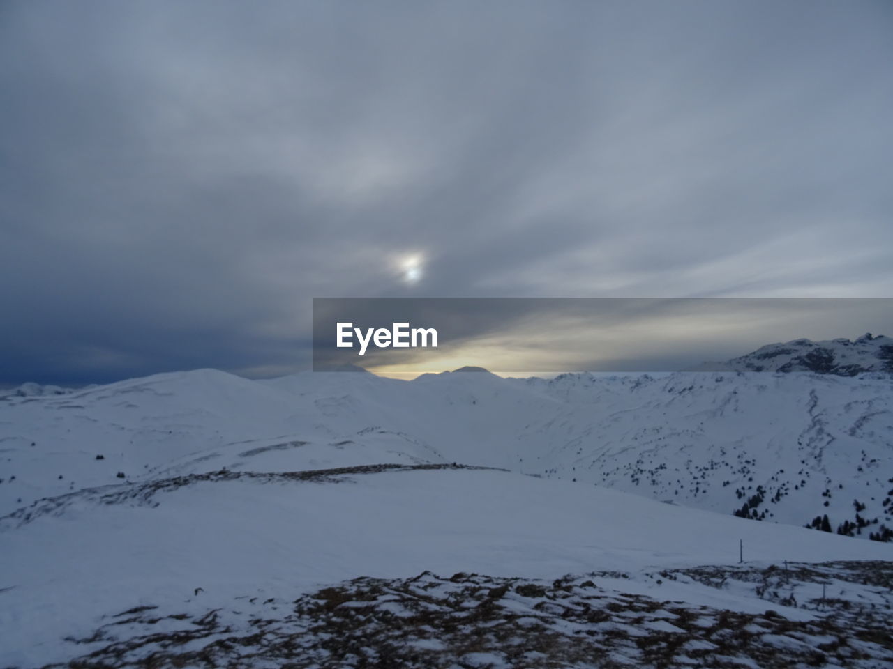 SNOW COVERED MOUNTAIN AGAINST SKY