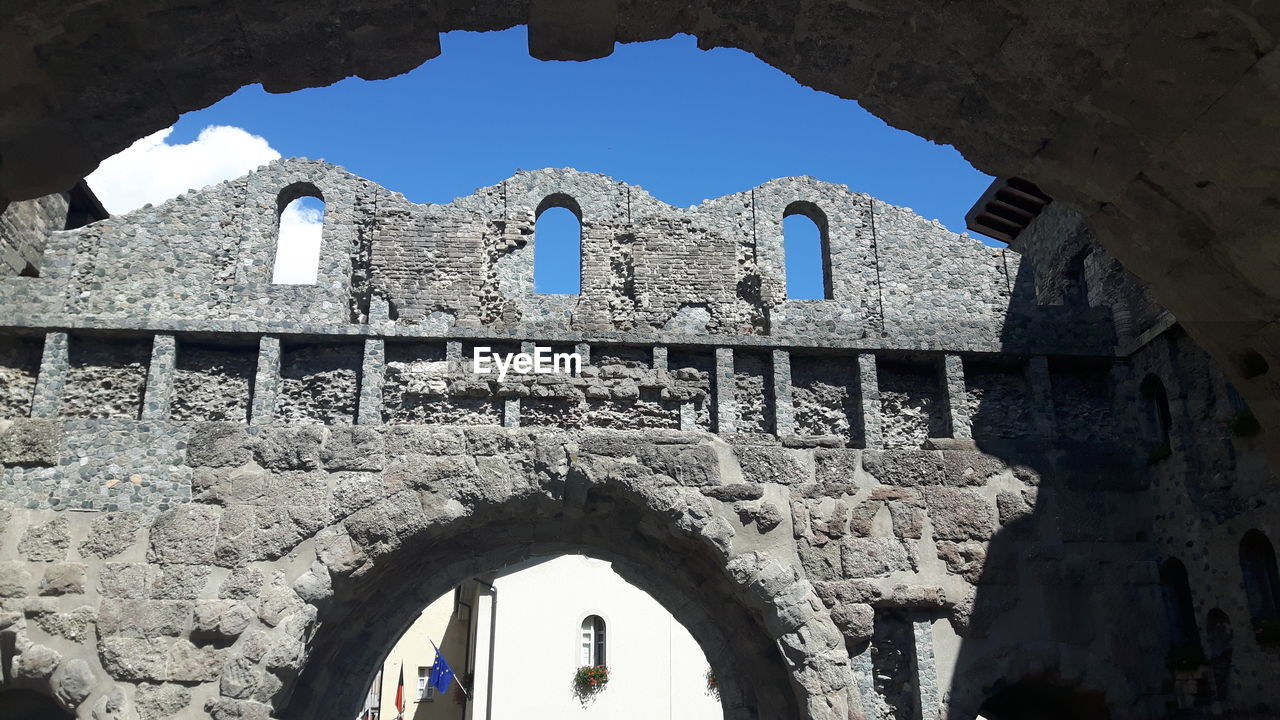 LOW ANGLE VIEW OF OLD BUILDING