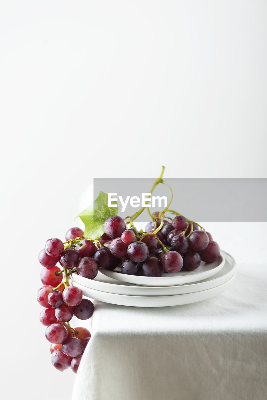 food and drink, food, fruit, healthy eating, freshness, wellbeing, grape, studio shot, produce, plant, berry, no people, copy space, indoors, still life, red grape, cherry, abundance, nature, bowl