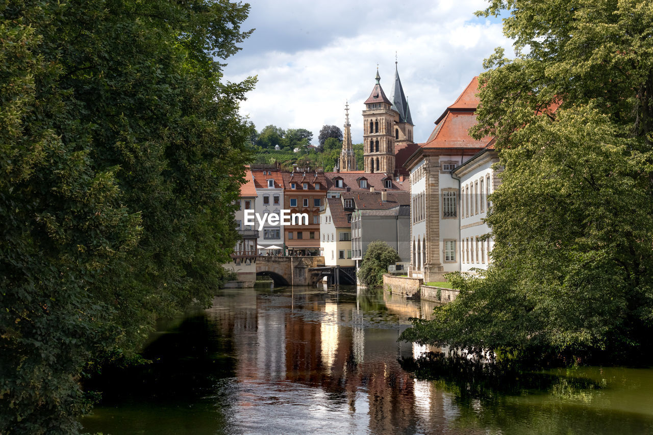 RIVER BY BUILDINGS AGAINST SKY