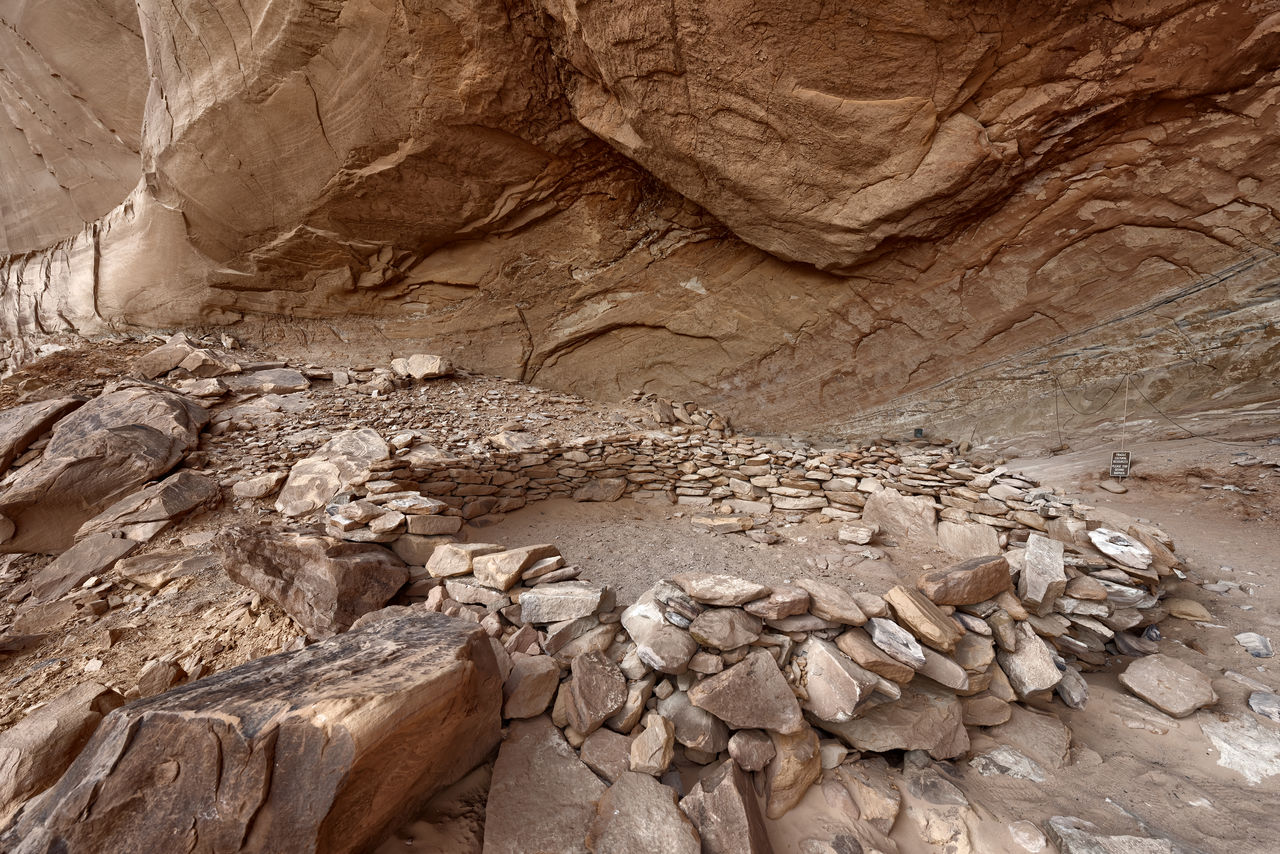 ROCK FORMATIONS IN MOUNTAINS