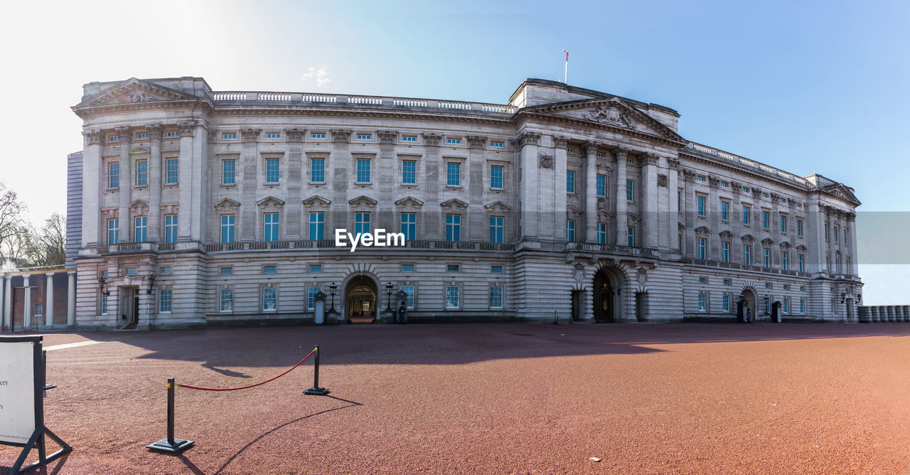 Panoramic of buckingham palace in london