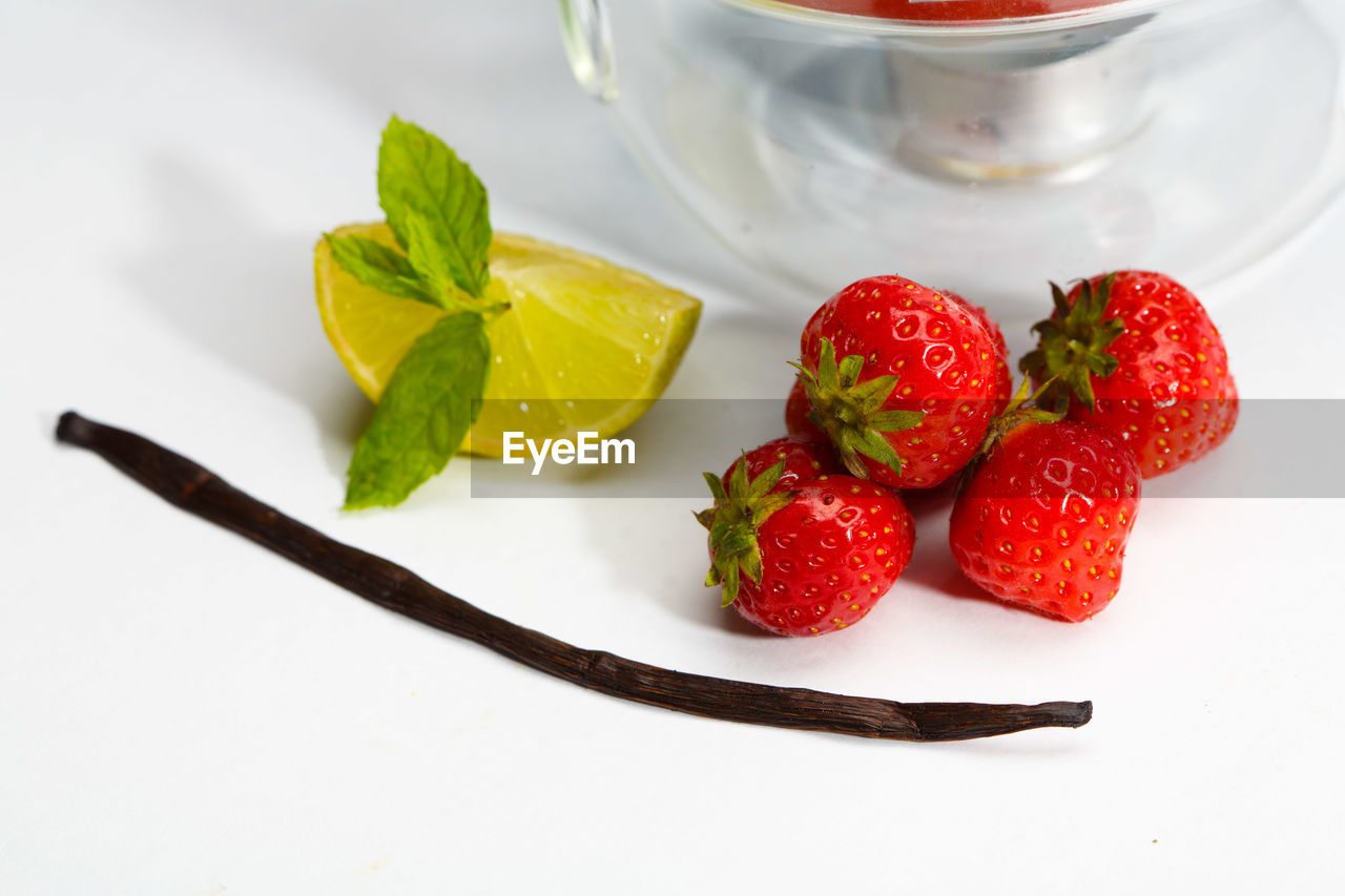 CLOSE-UP OF STRAWBERRIES IN BOWL ON TABLE