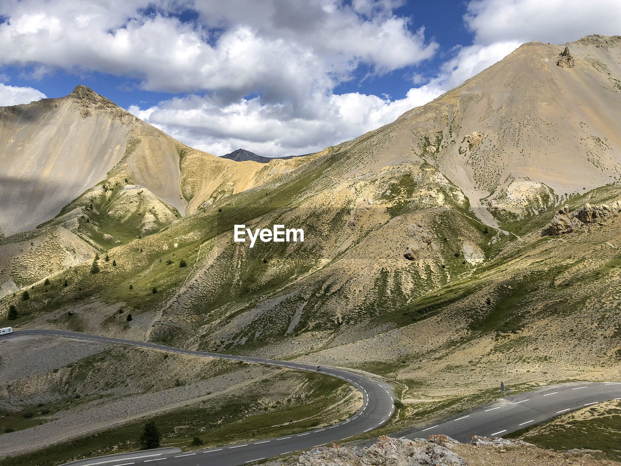 SCENIC VIEW OF ROAD AGAINST SKY