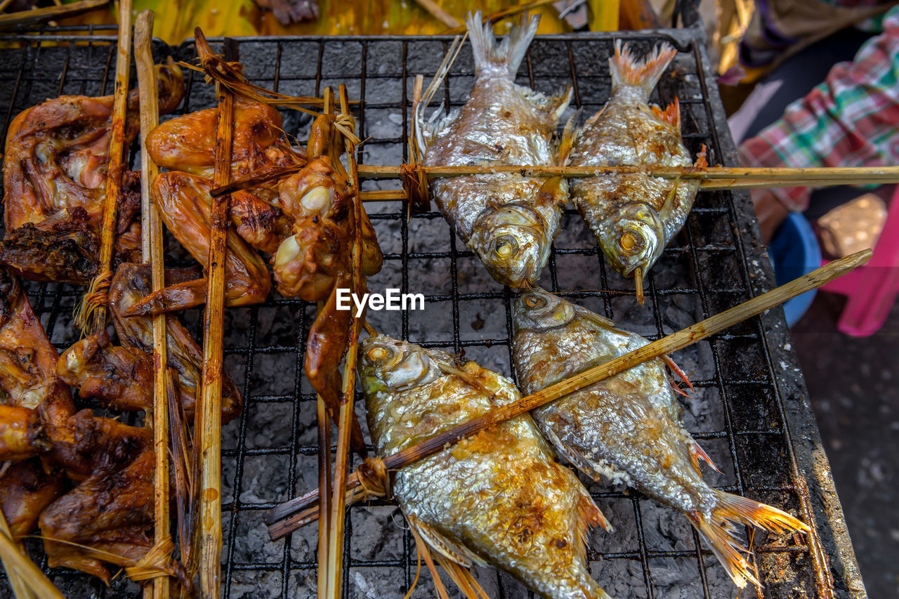 CLOSE-UP OF FISH FOR SALE AT STREET MARKET