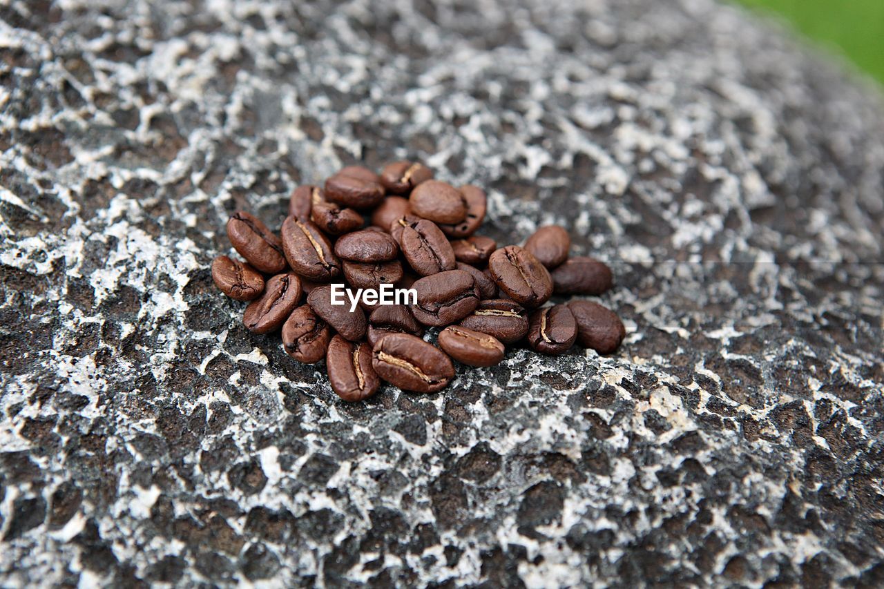 HIGH ANGLE VIEW OF COFFEE BEANS