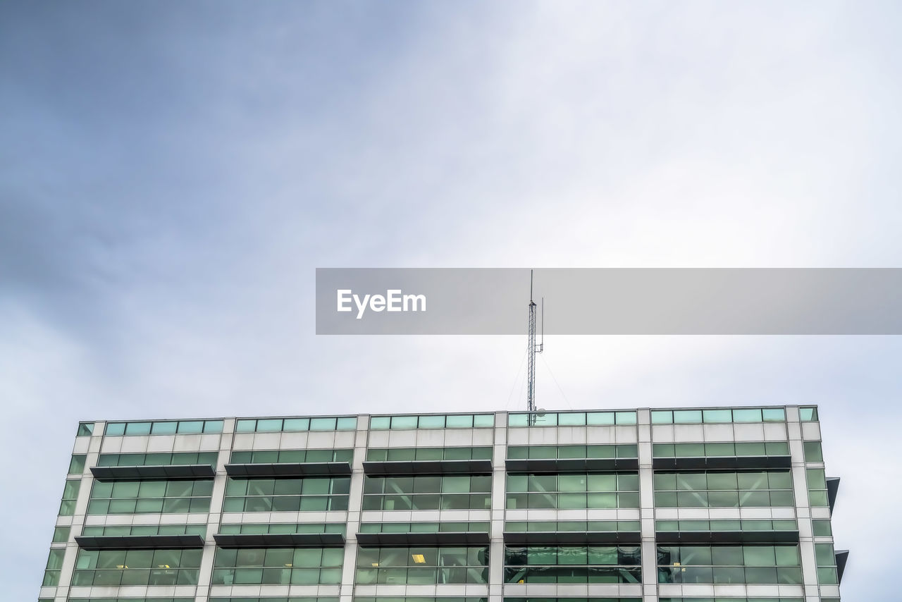 LOW ANGLE VIEW OF MODERN BUILDINGS AGAINST SKY