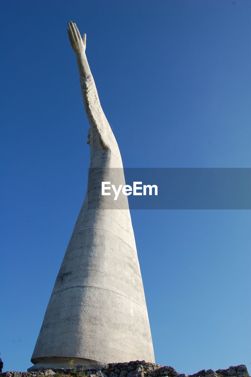 LOW ANGLE VIEW OF MONUMENT