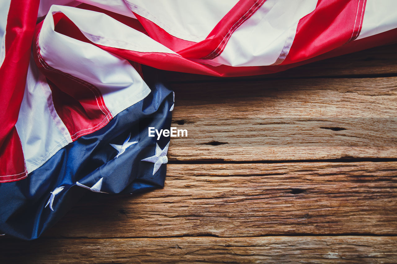 HIGH ANGLE VIEW OF FLAG ON TABLE