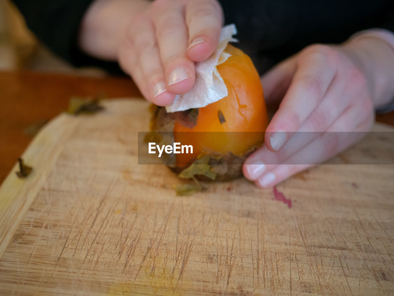 CLOSE-UP OF PERSON PREPARING FOOD