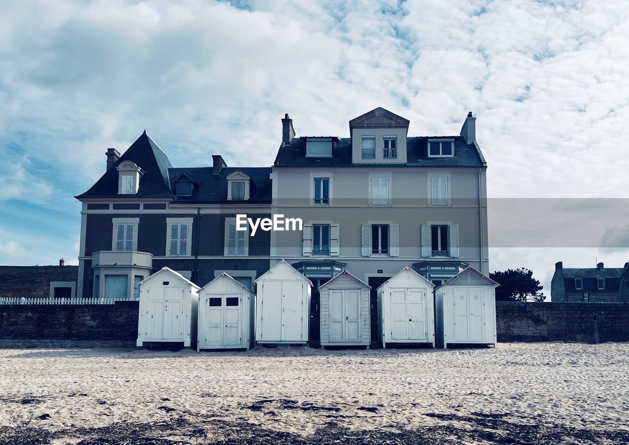 architecture, building exterior, built structure, building, cloud, sky, house, nature, winter, blue, residential district, no people, city, outdoors, day, window, white, landscape, land